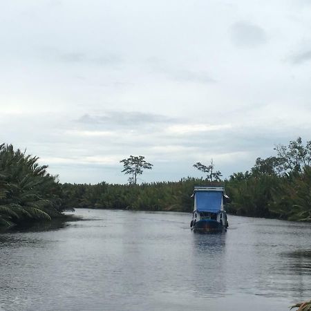 פאנגקלאן בון Orangutan Shaka Houseboat With Cabin מראה חיצוני תמונה